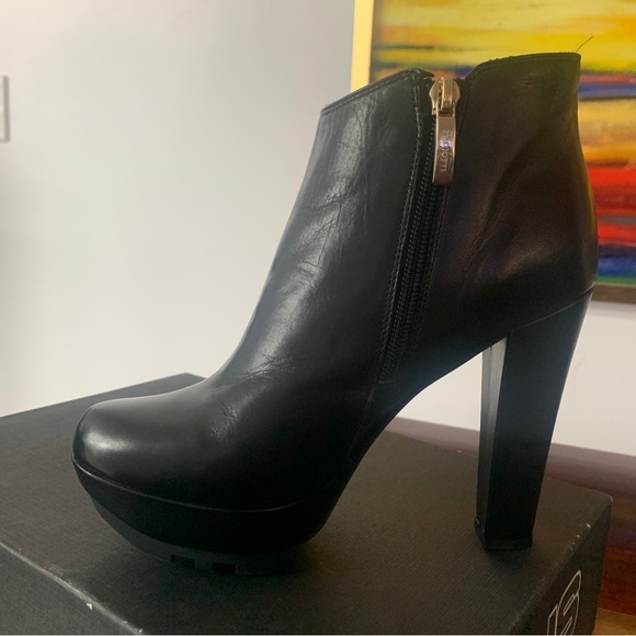 Cesare Paciotti Women’s Black Leather Ankle Booties Size 36 & fits 6.5-Stunning! - Picture 4 of 15